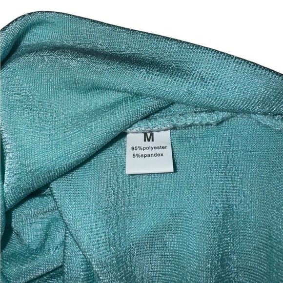 Women's Sexy Deep V Neck Slim Fitted Strap Crop Cami Tank  Size Medium - Picture 4 of 4